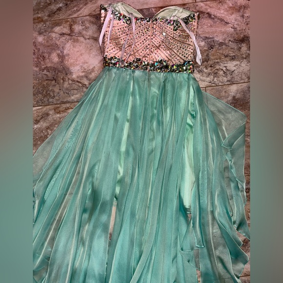 Sherri hill prom dress worn once size 2 but got it altered - Picture 4 of 4